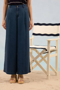 DARK CHAMBRAY PINTUCK DETAIL WIDE LEG PANTS: CHAMBRAY