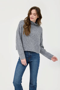 TURTLENECK LONG SLEEVE KNIT SWEATER: CREAM