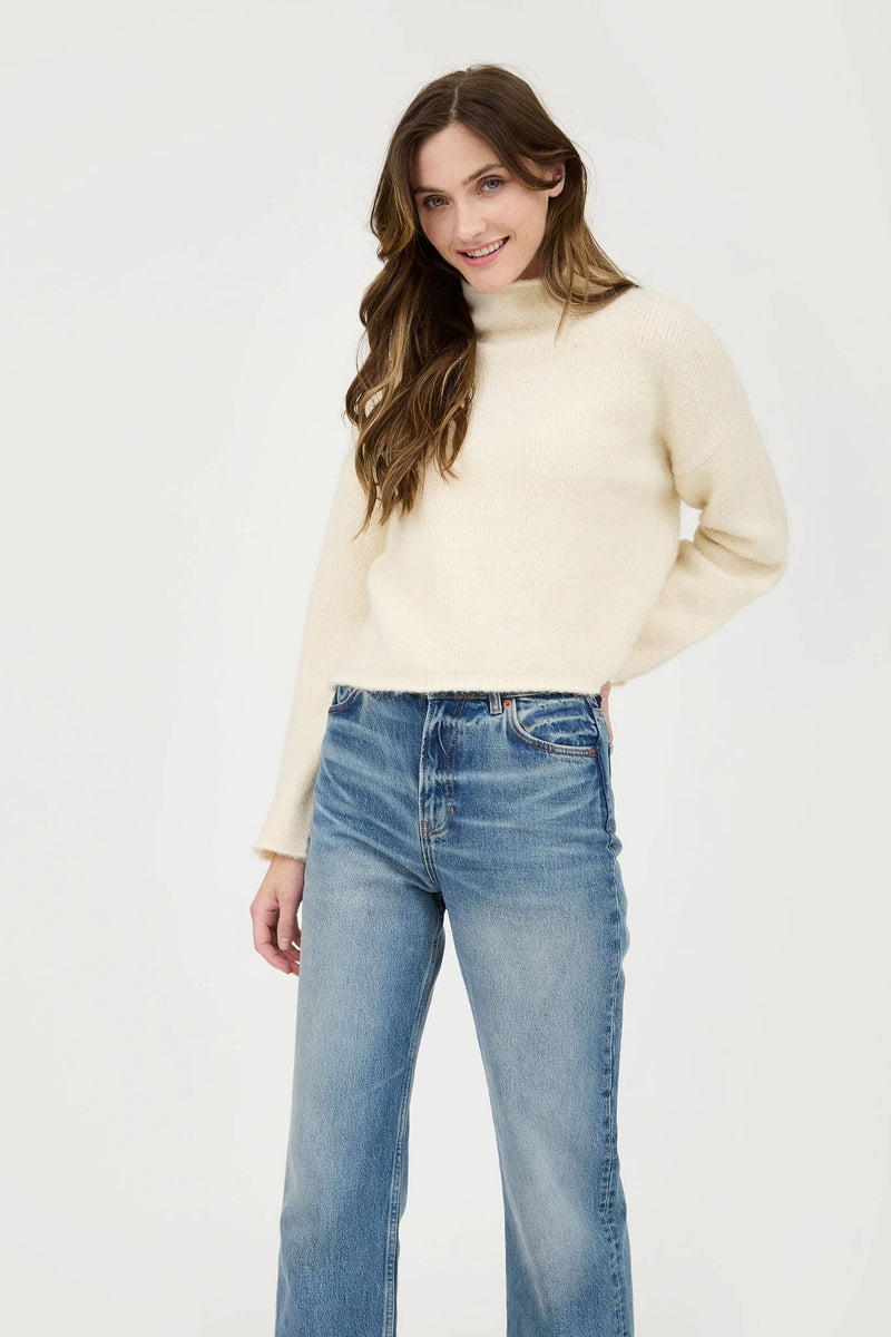 TURTLENECK LONG SLEEVE KNIT SWEATER: CREAM