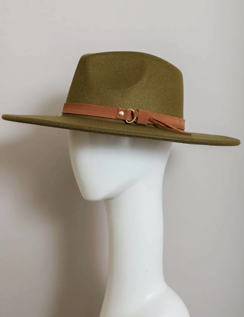 FLAT BRIM BUCKLE HAT