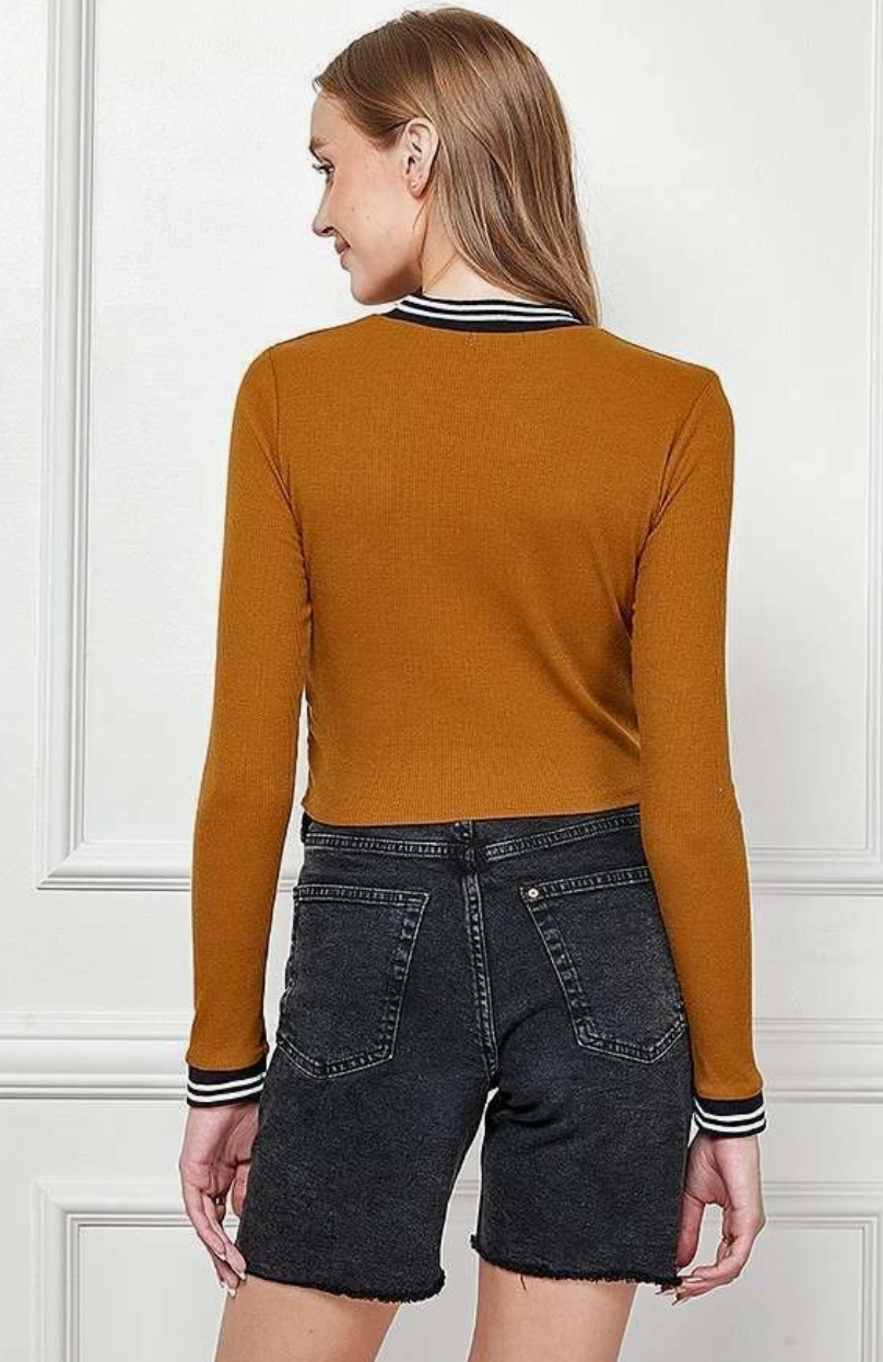 TRIM DETAIL CROP LONG SLEEVE TOP